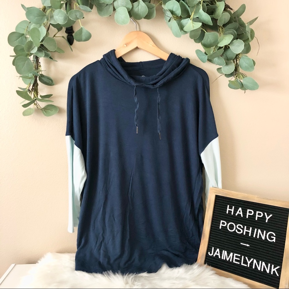 🔥EUC Gaiam Moonlit Ocean Light Hoodie